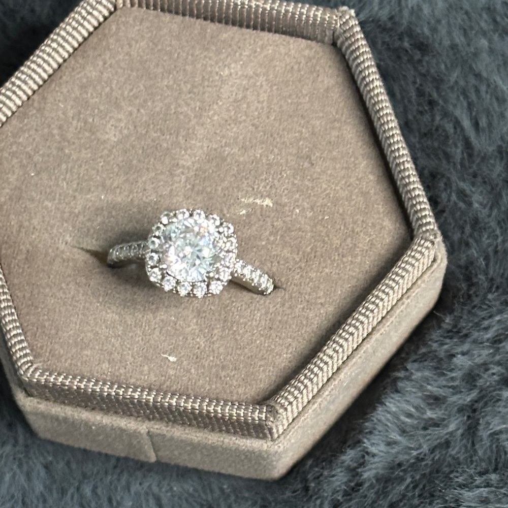 Silver Modern Gents Halo Ring over 1 carat like new! Size 5 - Picture 3 of 8